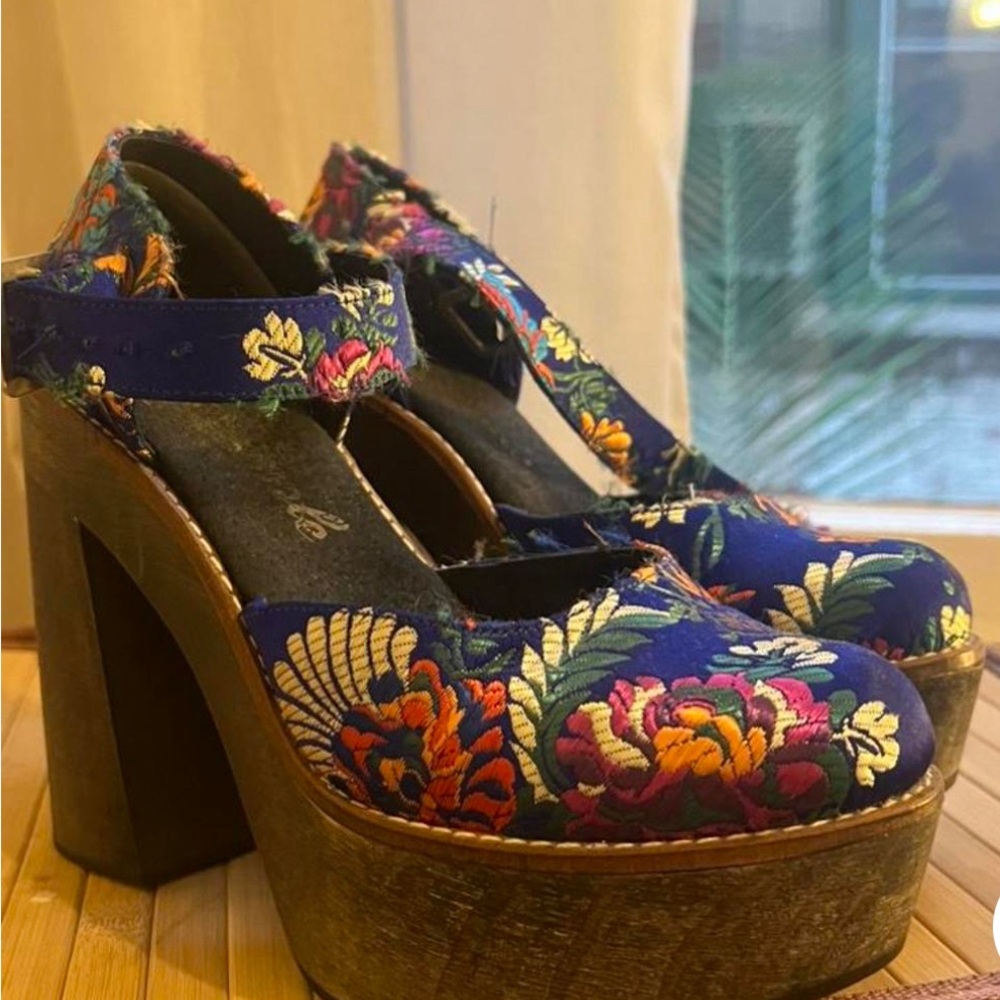 Super cute Free People platform